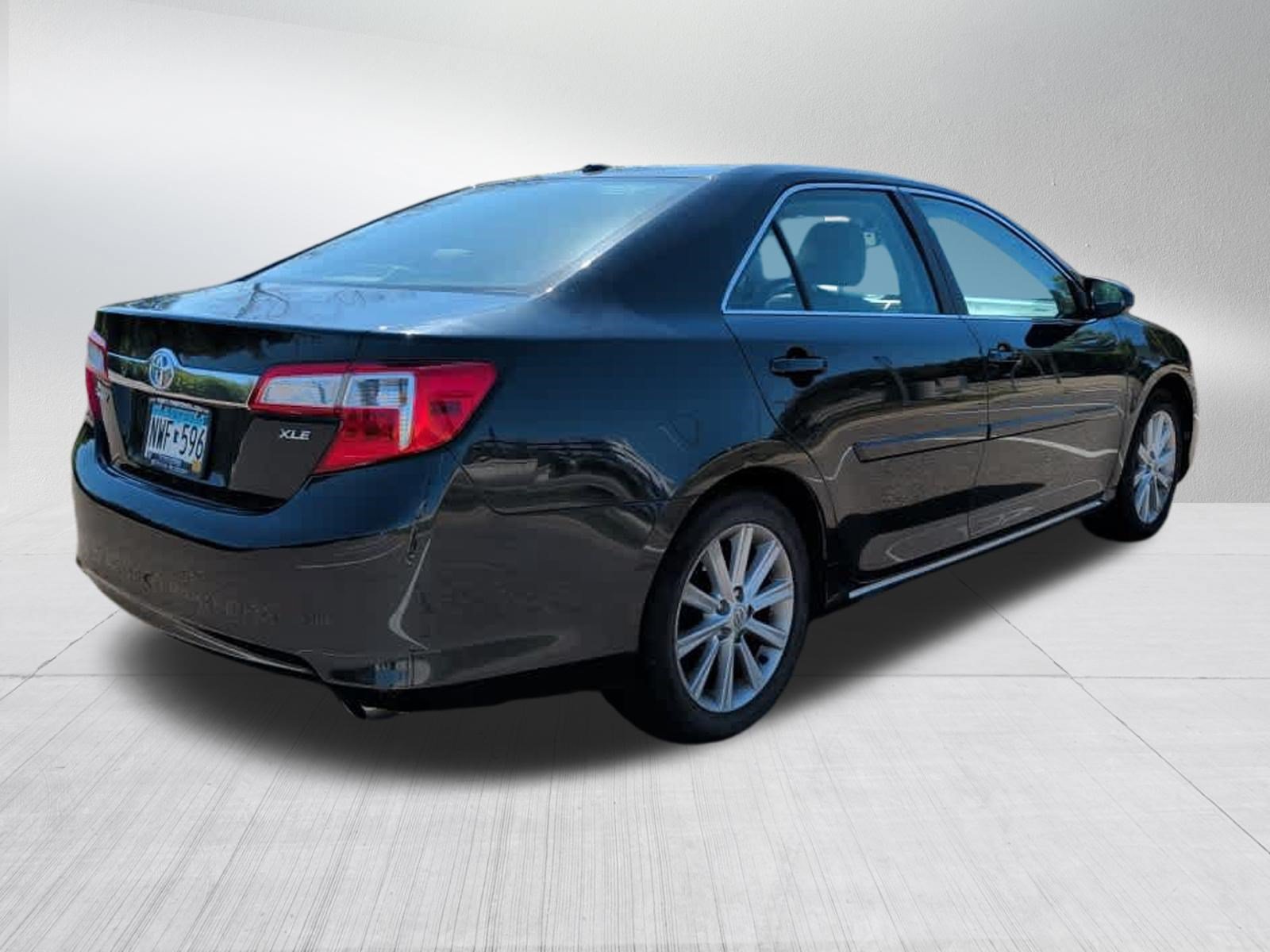 Used 2013 Toyota Camry XLE w/ Leather Pkg FWD image 7