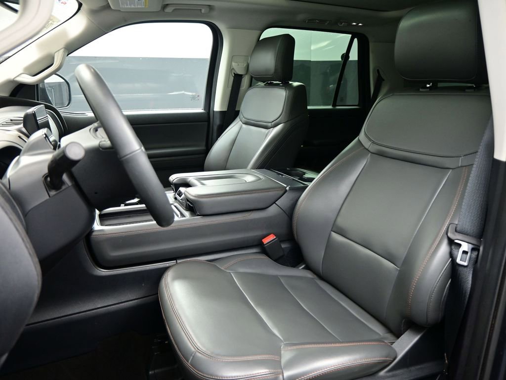 Used 2025 Ford Expedition Active image 8