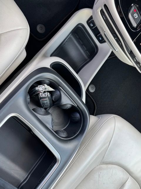 Used 2017 Chrysler Pacifica Touring-L Plus w/ Advanced Safetytec Group image 31