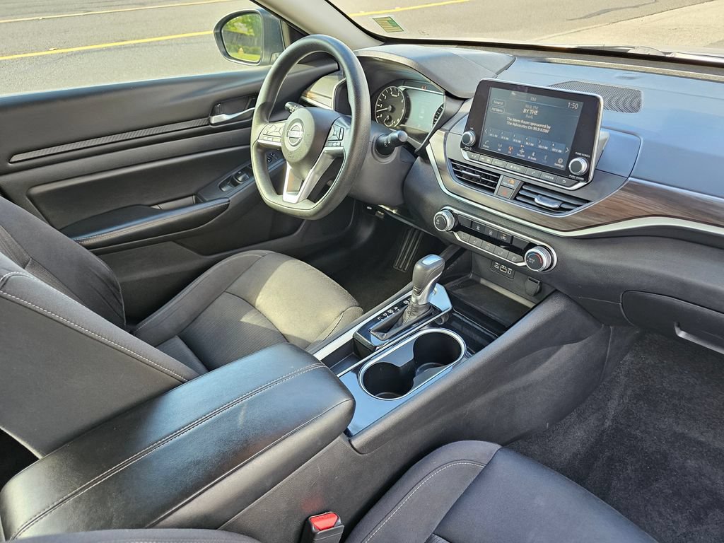 Used 2024 Nissan Altima 2.5 SV FWD image 11