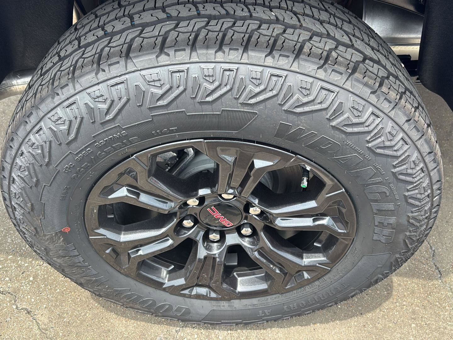 New 2025 GMC Canyon Elevation w/ Convenience Package image 12