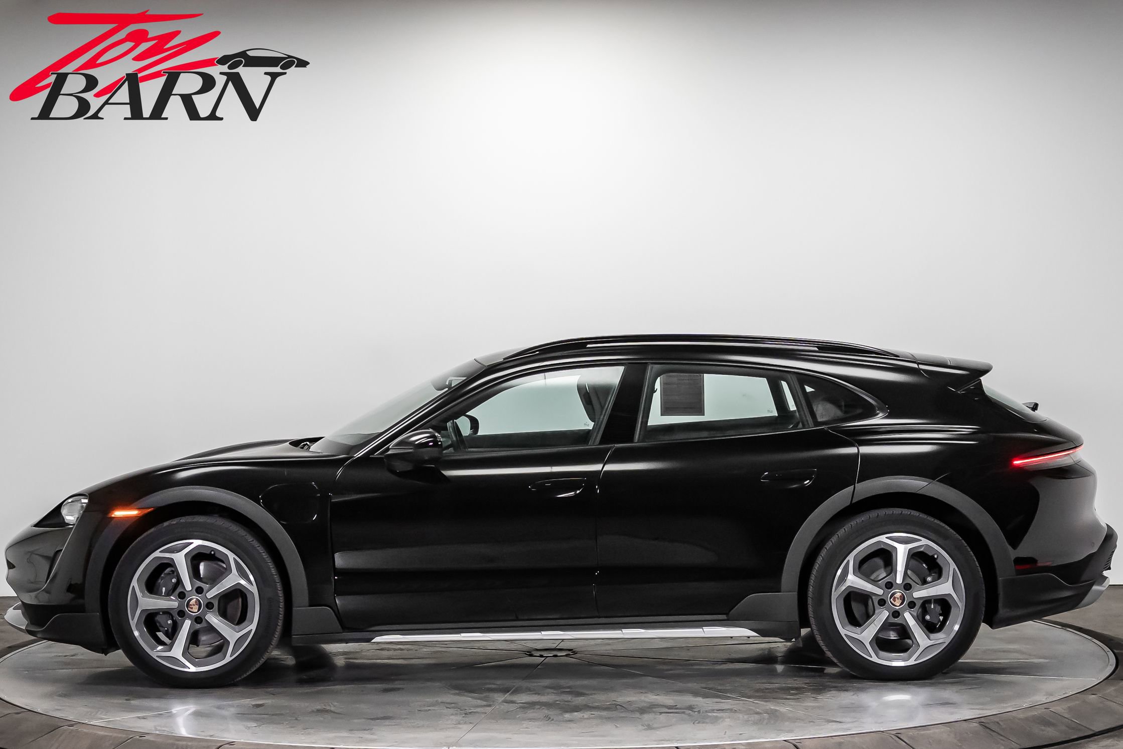 Used 2024 Porsche Taycan 4 Cross Turismo image 2