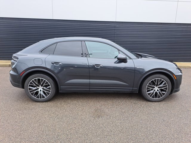 Used 2025 Porsche Macan 4 Electric AWD/4WD image 7