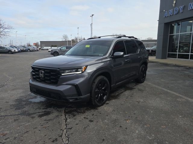 Used 2025 Honda Pilot Touring image 2
