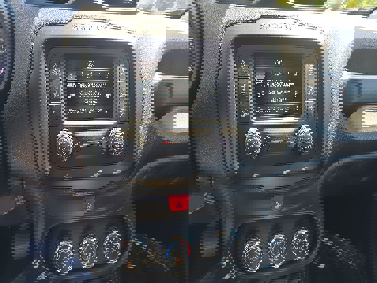 Used 2017 Jeep Renegade Latitude AWD/4WD image 22