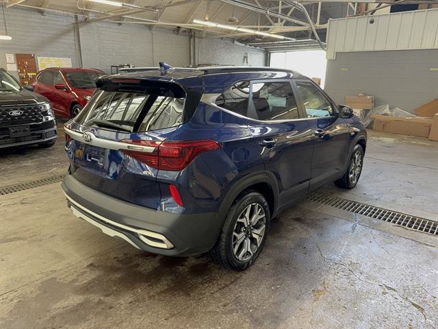 Used 2021 Kia Seltos EX image 16