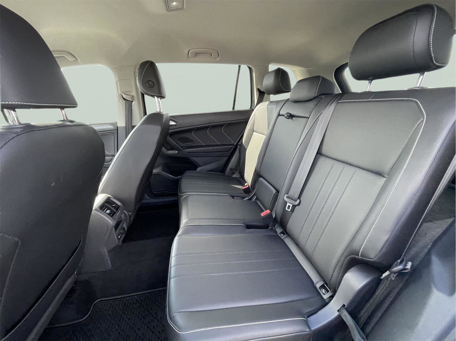 Used 2023 Volkswagen Tiguan SE AWD/4WD image 15