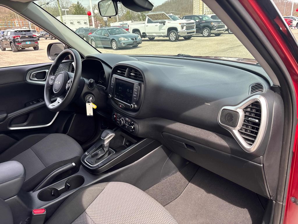 Used 2023 Kia Soul LX w/ LX Technology Package image 29