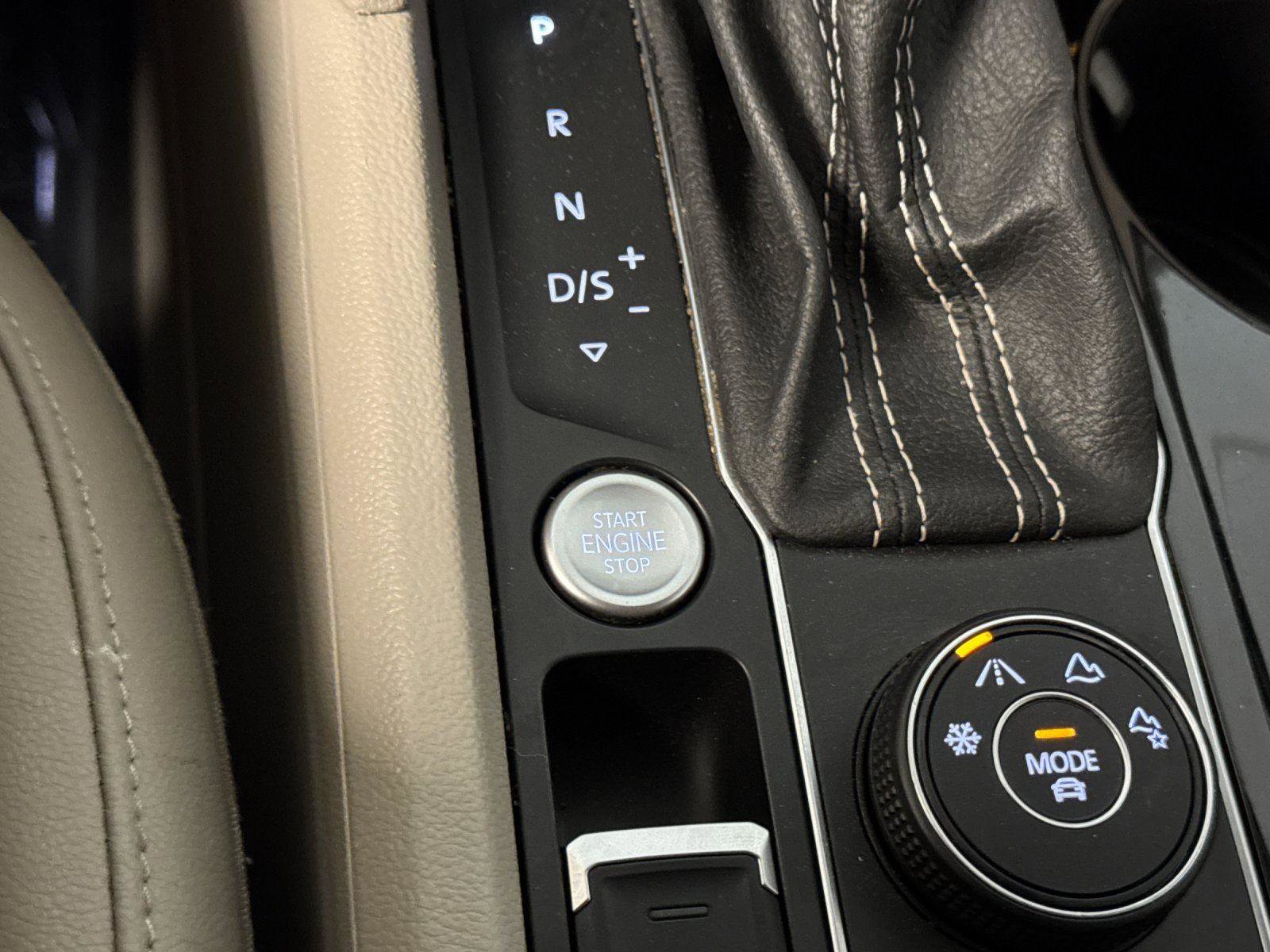 Used 2023 Volkswagen Atlas SE w/ Black Wheel Package image 22