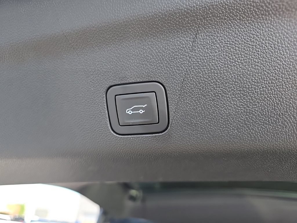 Used 2026 GMC Yukon Denali w/ Sun & Power Step Package AWD/4WD image 7