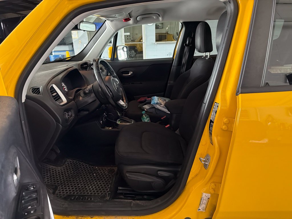 Used 2018 Jeep Renegade Latitude w/ Cold Weather Group AWD/4WD image 8