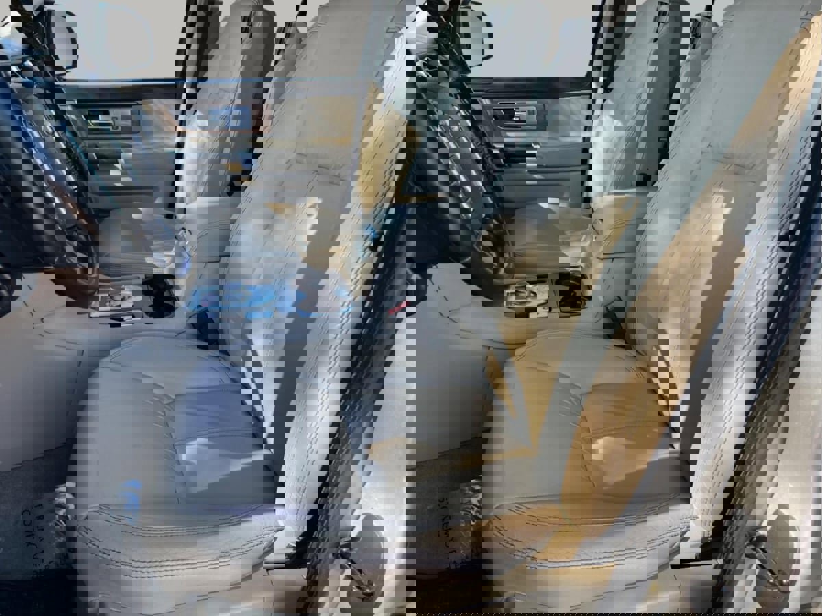 Used 2016 Land Rover LR4 HSE LUX image 25