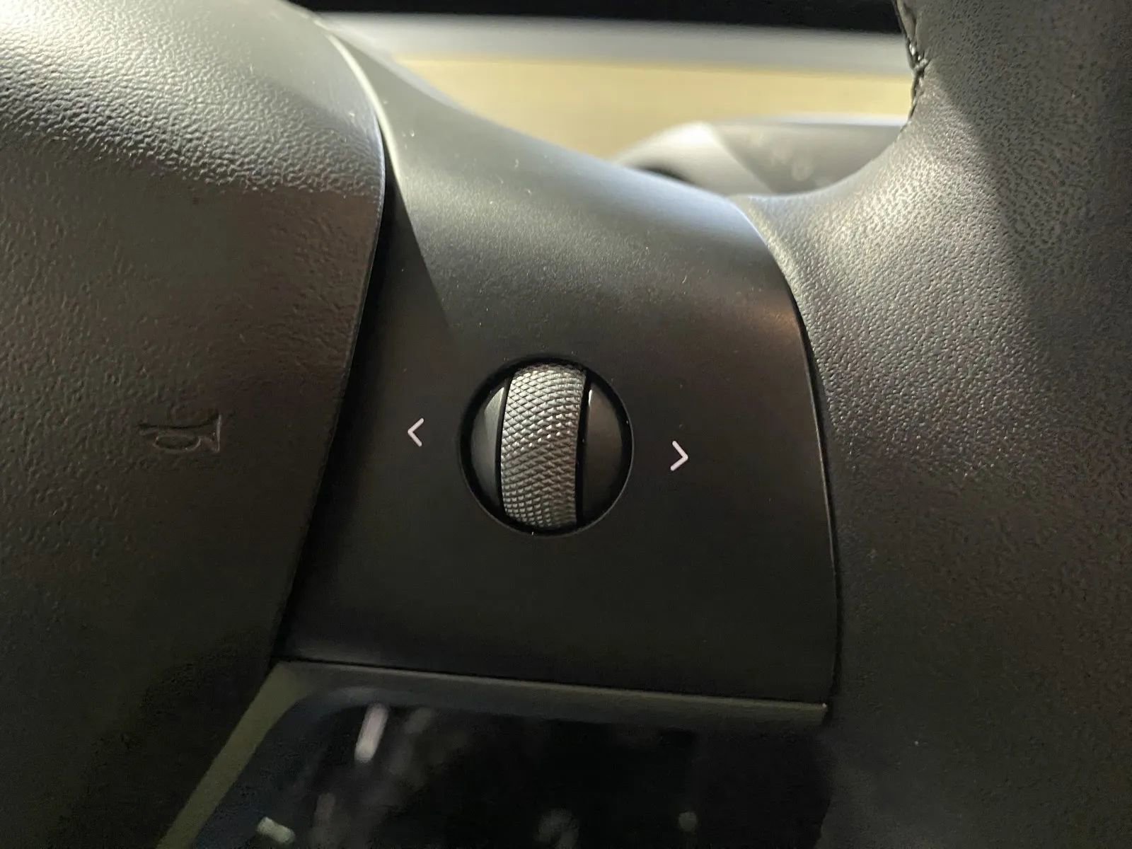 Used 2022 Tesla Model Y Long Range image 17