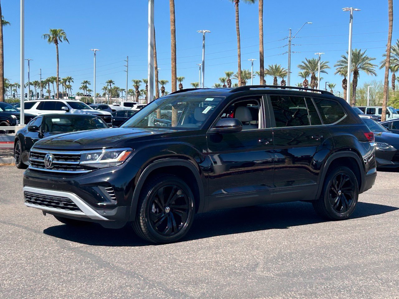 Used 2023 Volkswagen Atlas SE w/ Black Wheel Package AWD/4WD image 2