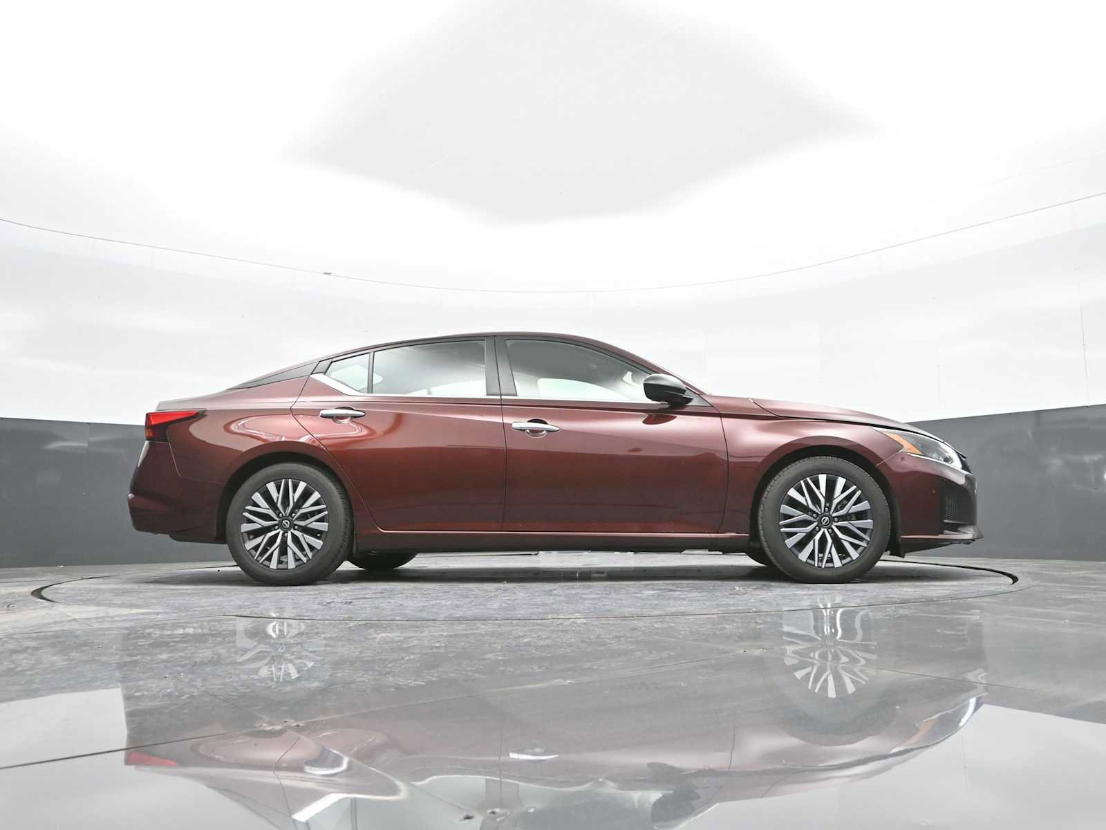 Used 2024 Nissan Altima 2.5 SV image 36