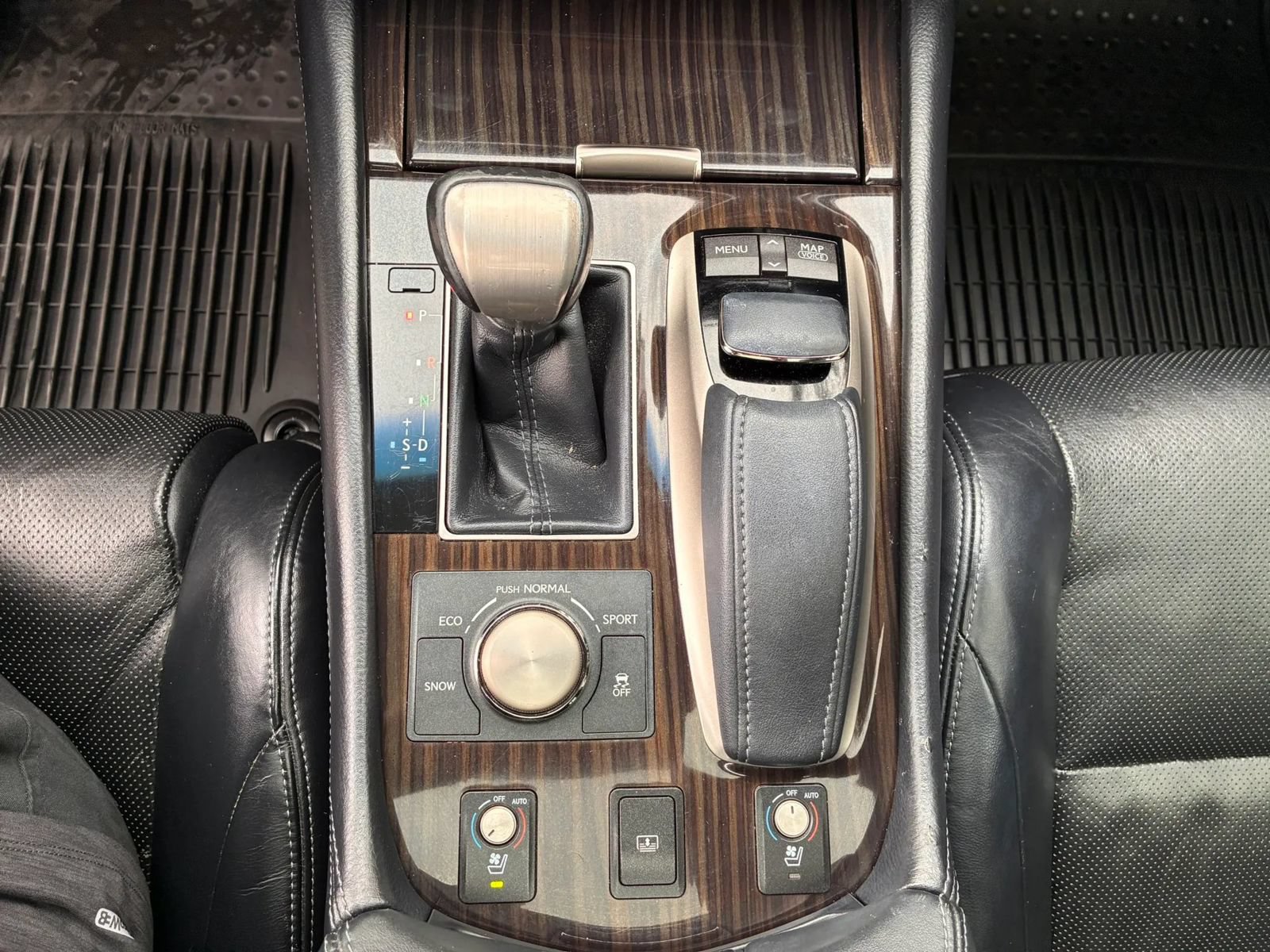 Used 2013 Lexus LS 460 L w/ All-Weather Pkg RWD image 31
