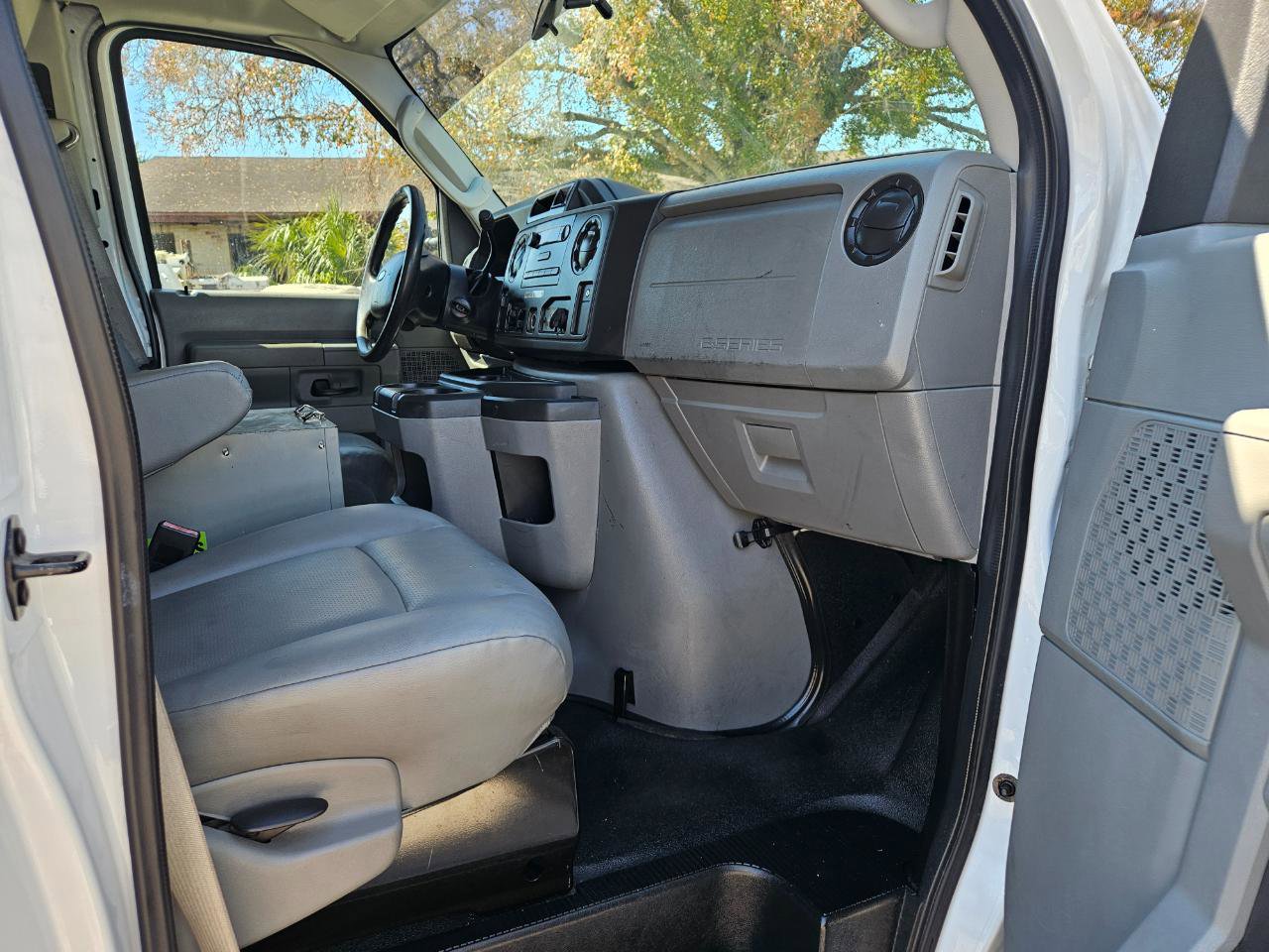 Used 2012 Ford E-350 and Econoline 350 Super Duty w/ PWR Locks & Windows Group image 17