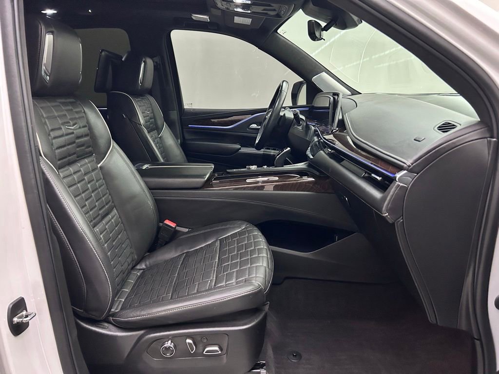 Used 2022 Cadillac Escalade ESV Sport Platinum w/ Heavy-Duty Trailer Package AWD/4WD image 21