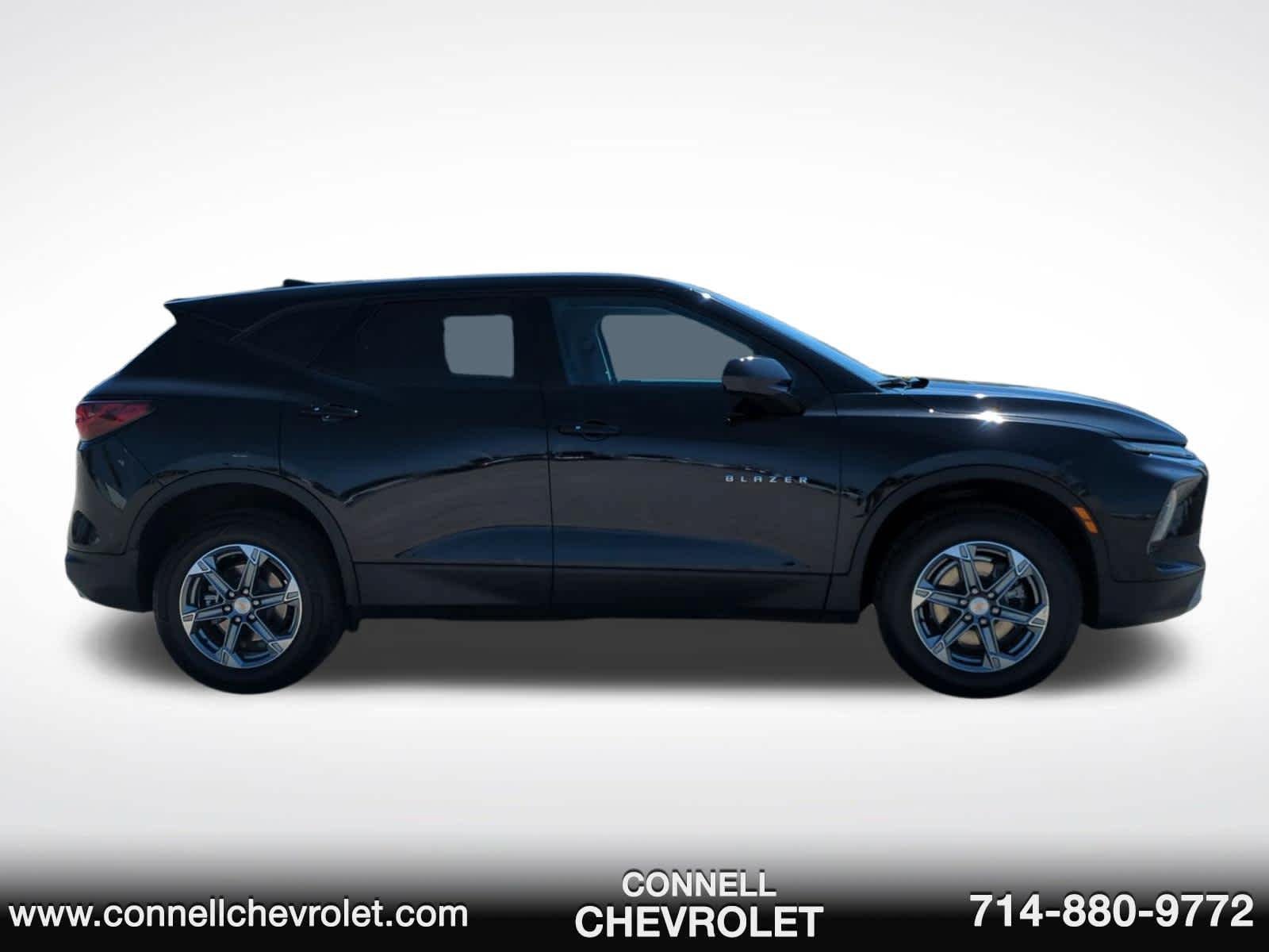Used 2025 Chevrolet Blazer LT FWD image 4