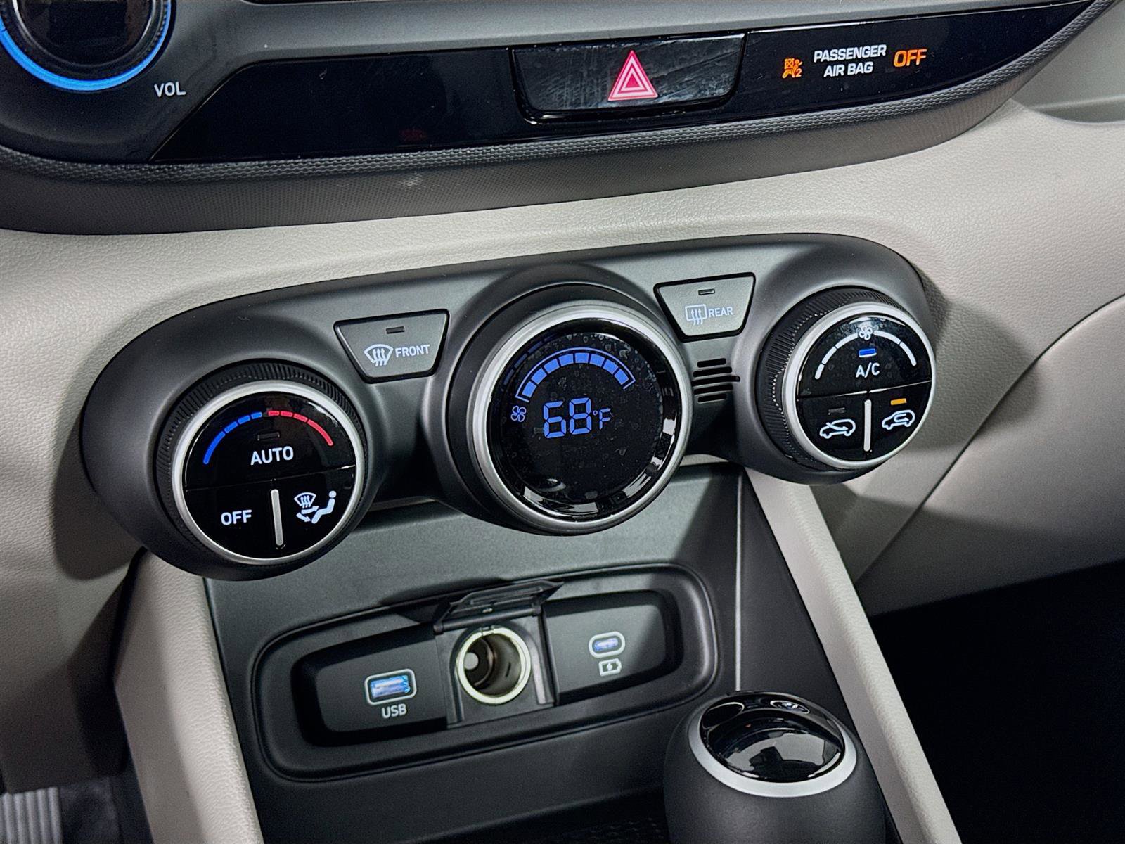 New 2025 Hyundai Venue SEL image 17