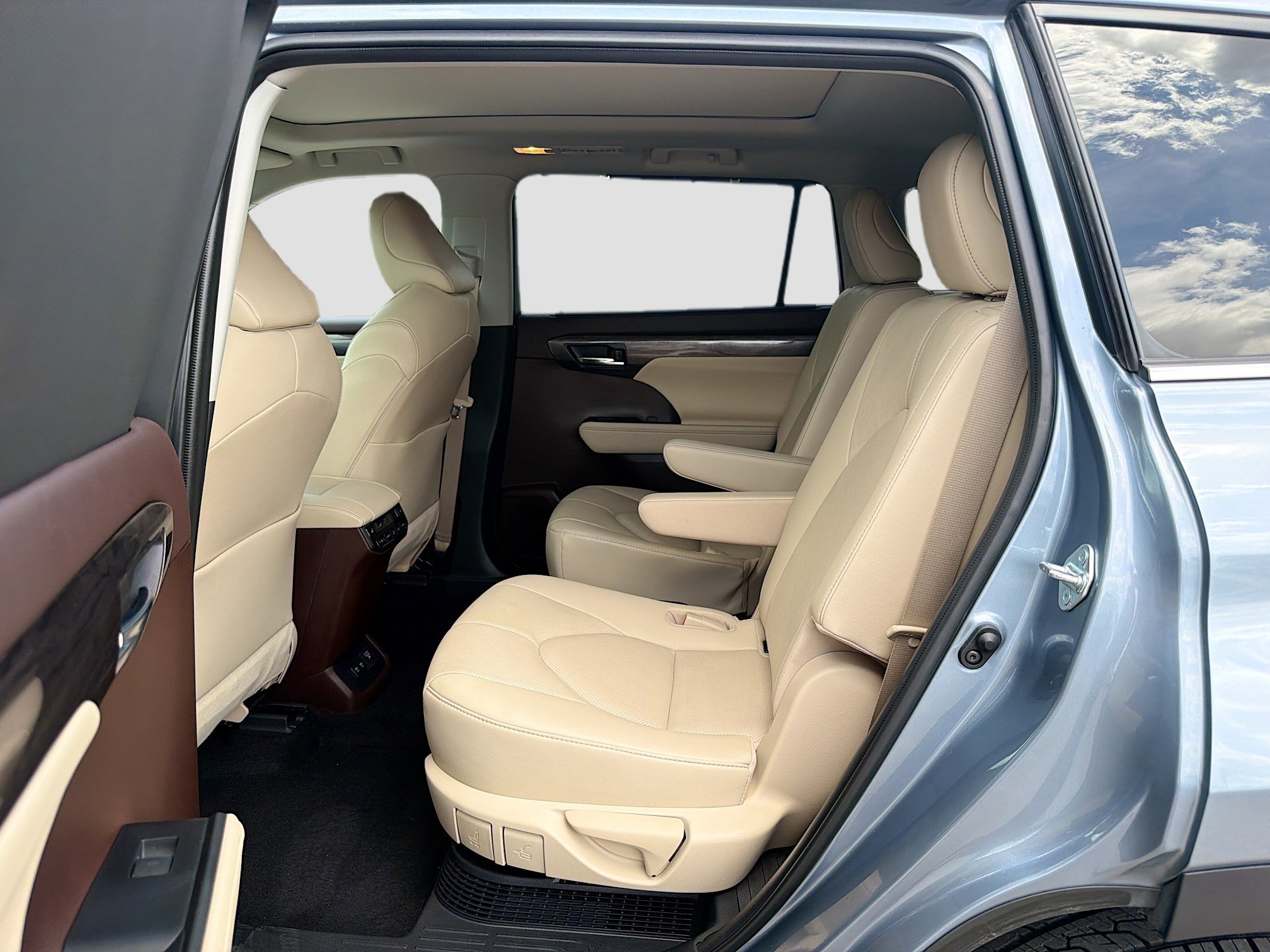 Used 2021 Toyota Highlander Platinum image 22