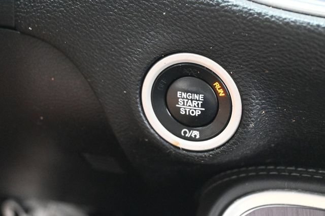 Used 2016 Dodge Challenger SXT w/ Driver Convenience Group RWD image 19