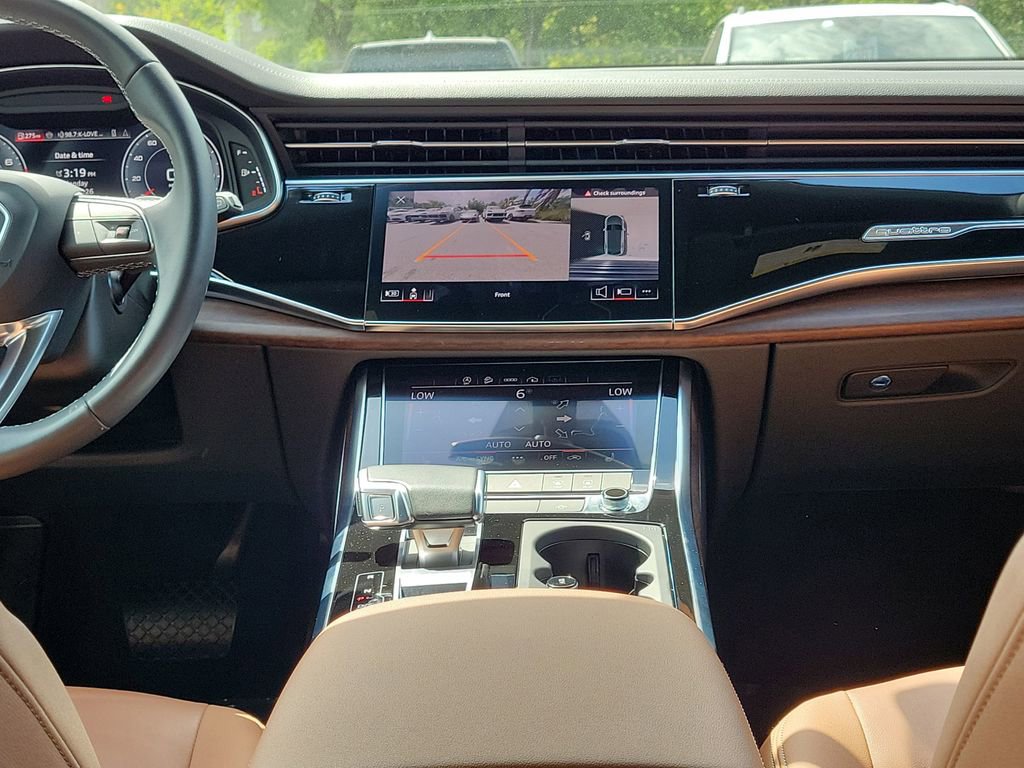 Used 2024 Audi Q8 Premium image 22