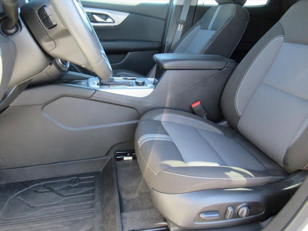 Certified 2024 Chevrolet Blazer LT w/ Convenience Package image 20