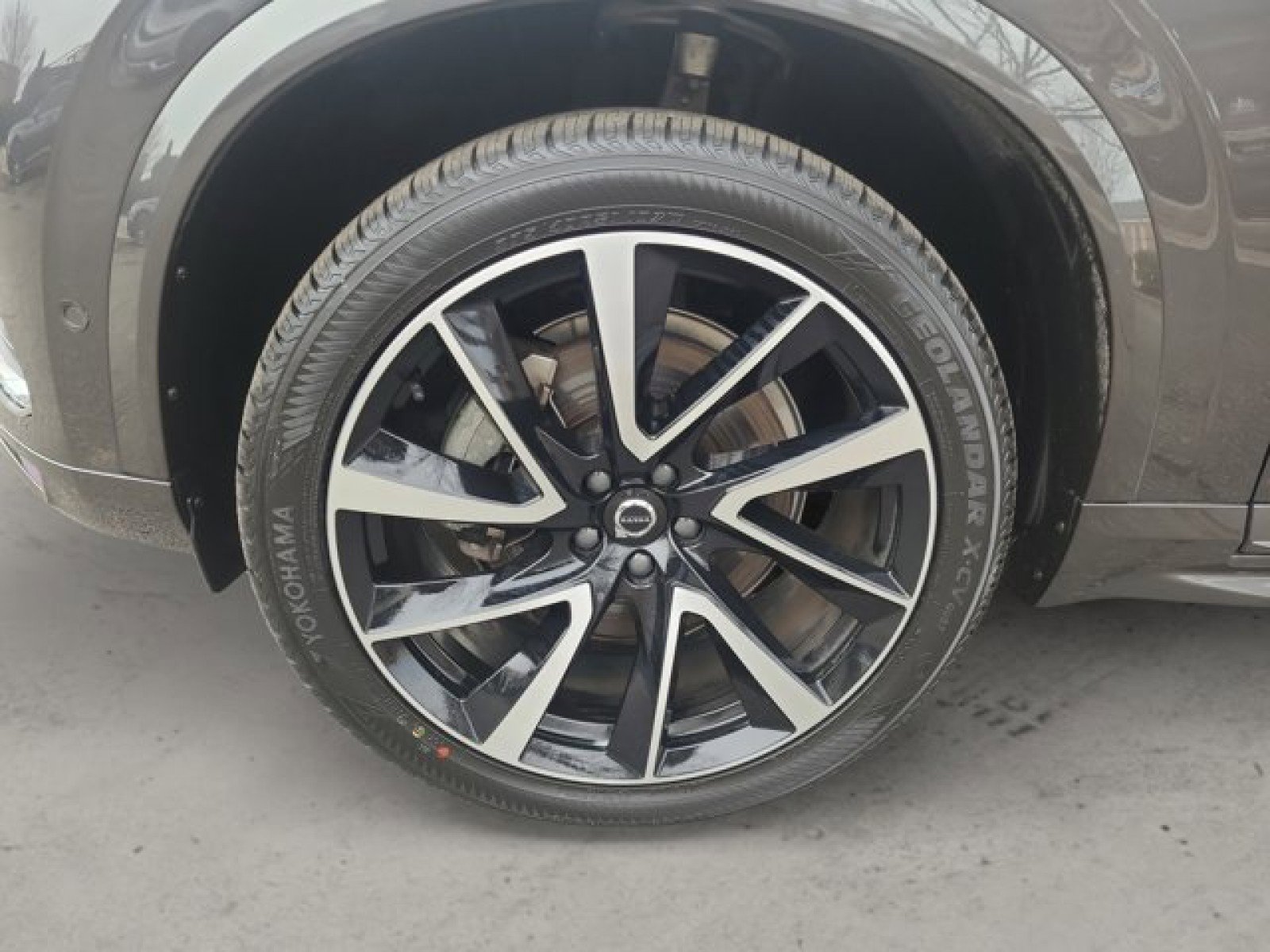 Used 2023 Volvo XC90 B6 Plus w/ Protection Package image 10