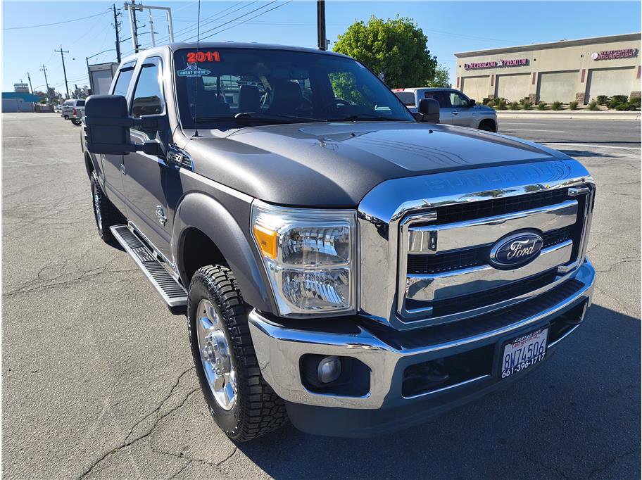 Used 2011 Ford F250 Lariat w/ Lariat Interior Pkg image 2
