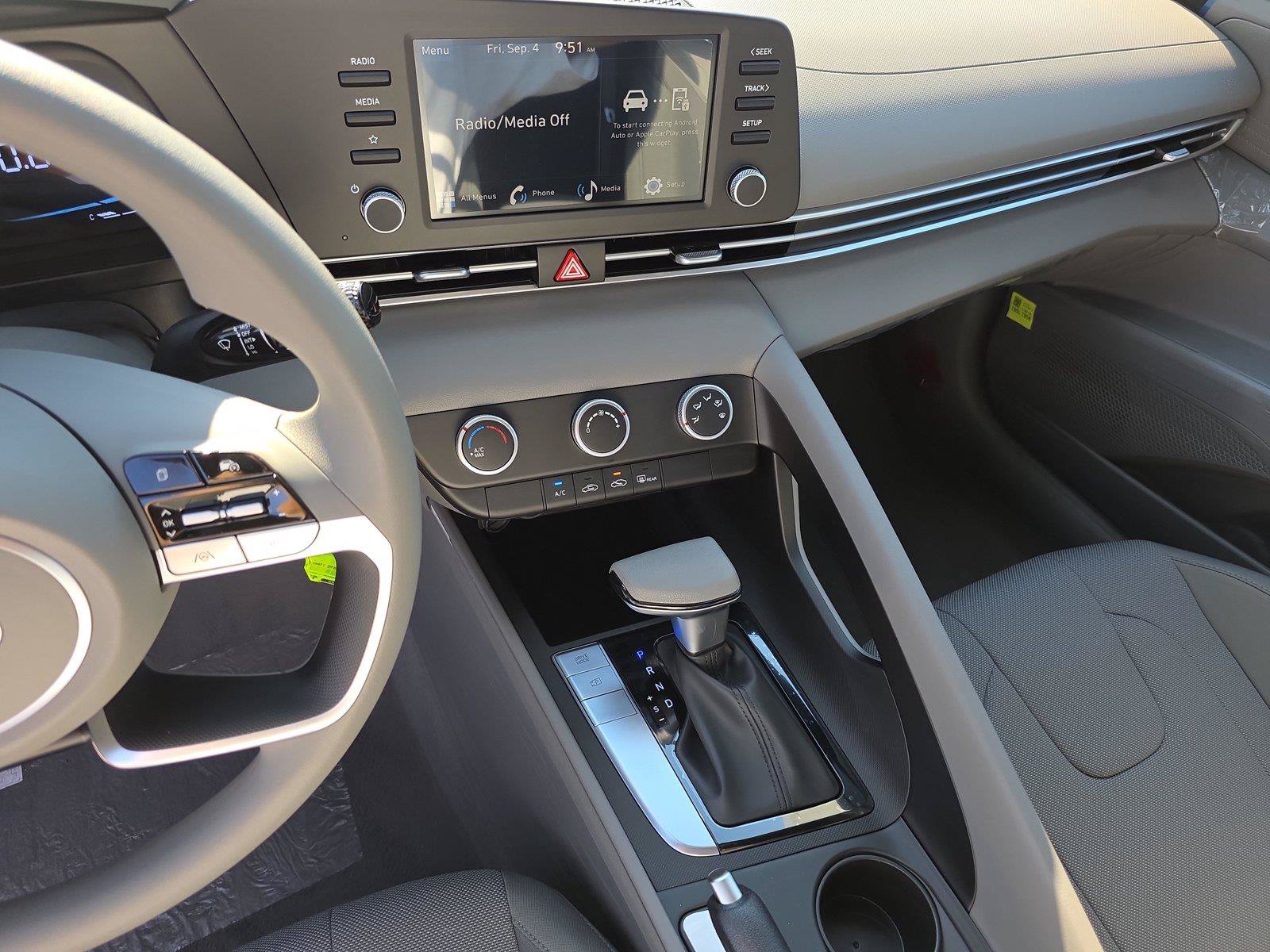 New 2026 Hyundai Elantra SE FWD image 19