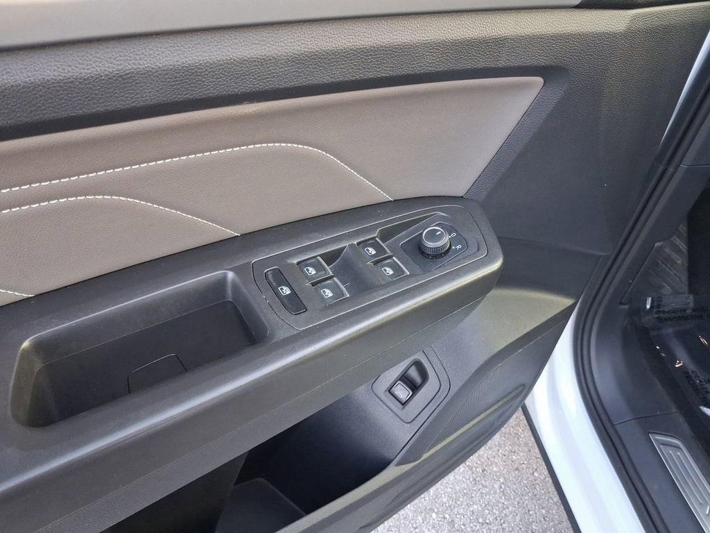 Certified 2023 Volkswagen Atlas SE w/ Panoramic Sunroof Package FWD image 17