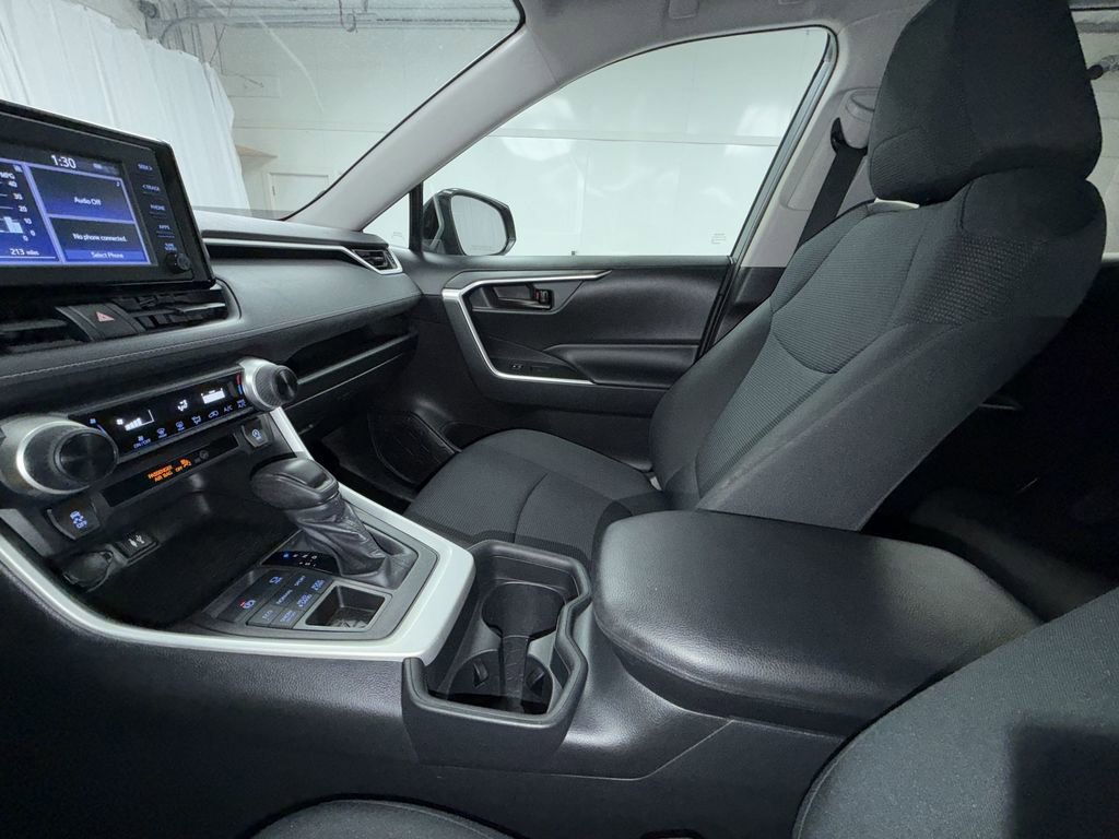 Used 2019 Toyota RAV4 LE AWD/4WD image 7