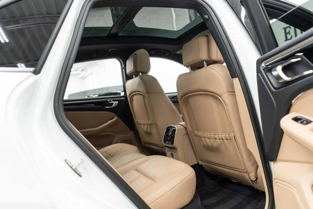 Used 2023 Porsche Macan image 12