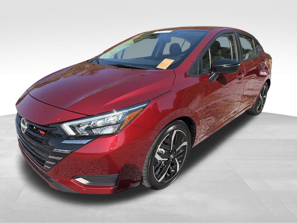 Used 2025 Nissan Versa SR FWD image 34