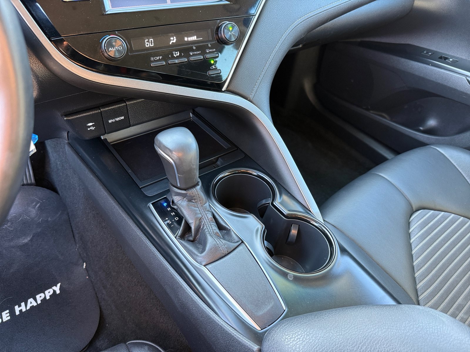 Used 2018 Toyota Camry SE FWD image 13