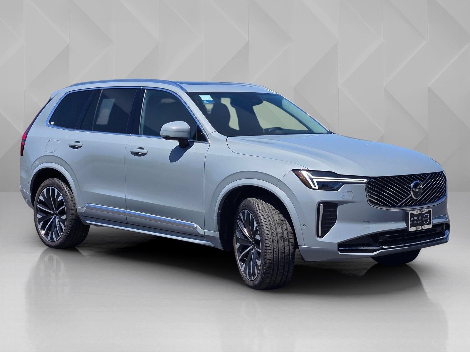 Certified 2025 Volvo XC90 B6 Plus AWD/4WD image 12