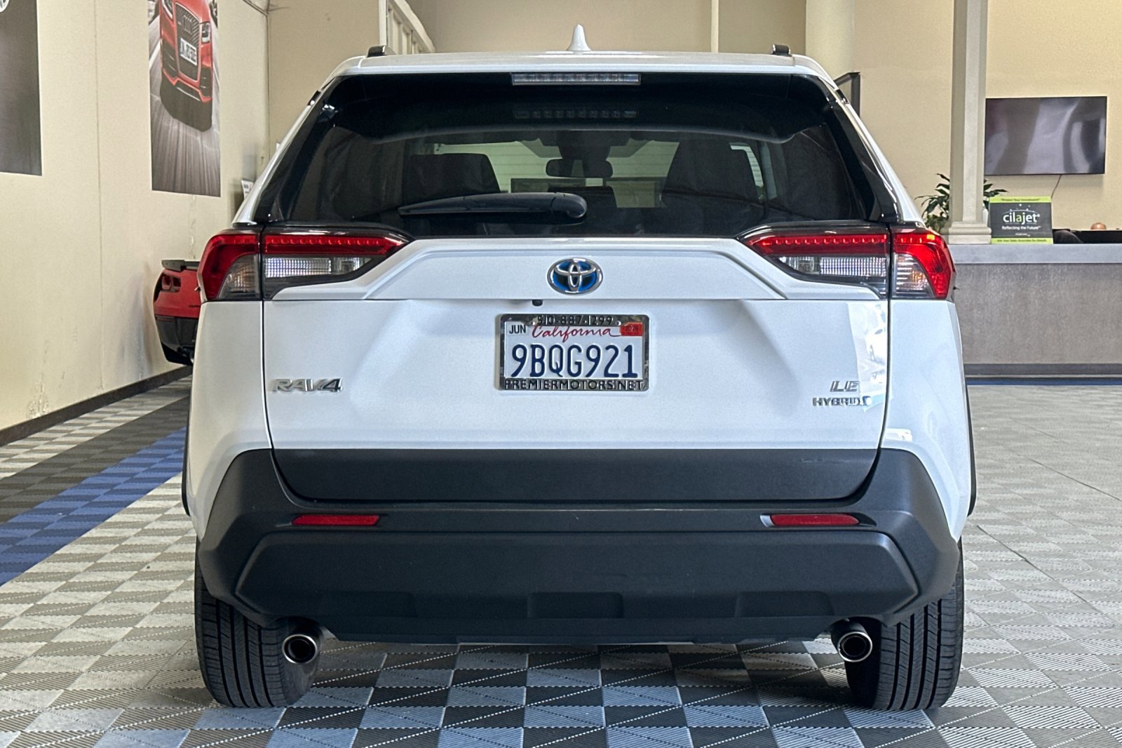 Used 2022 Toyota RAV4 LE image 5