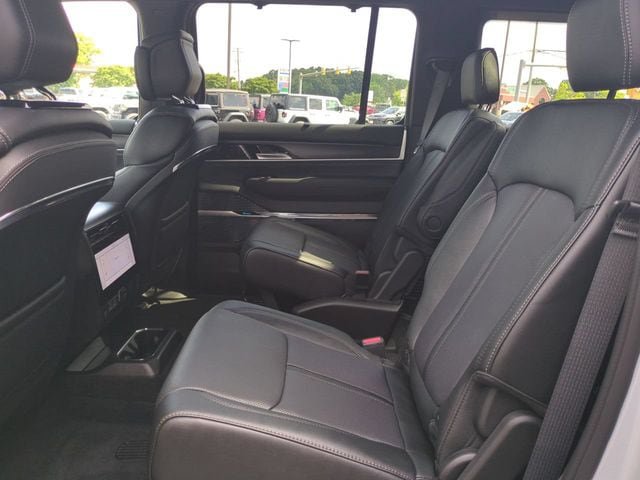 New 2026 Jeep Grand Wagoneer Summit w/ Premium Group III AWD/4WD image 14