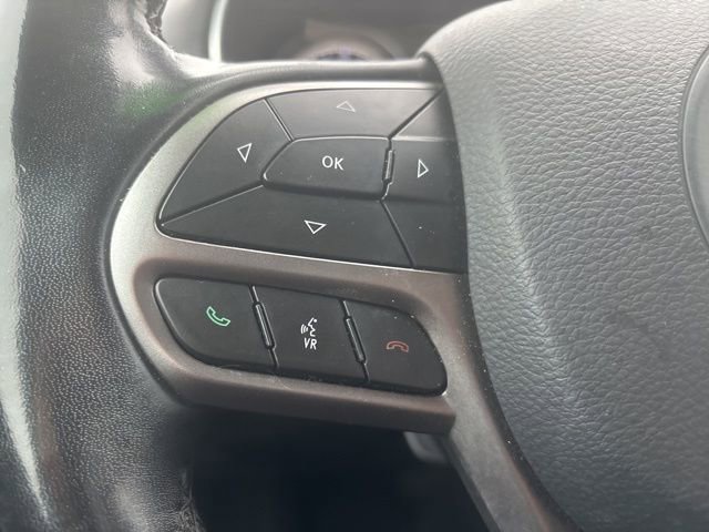 Used 2020 Jeep Cherokee Latitude Plus w/ Cold Weather Group image 17