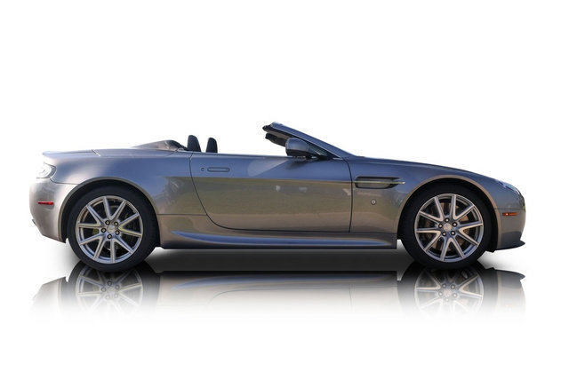 Used 2012 Aston Martin V8 Vantage Roadster image 2