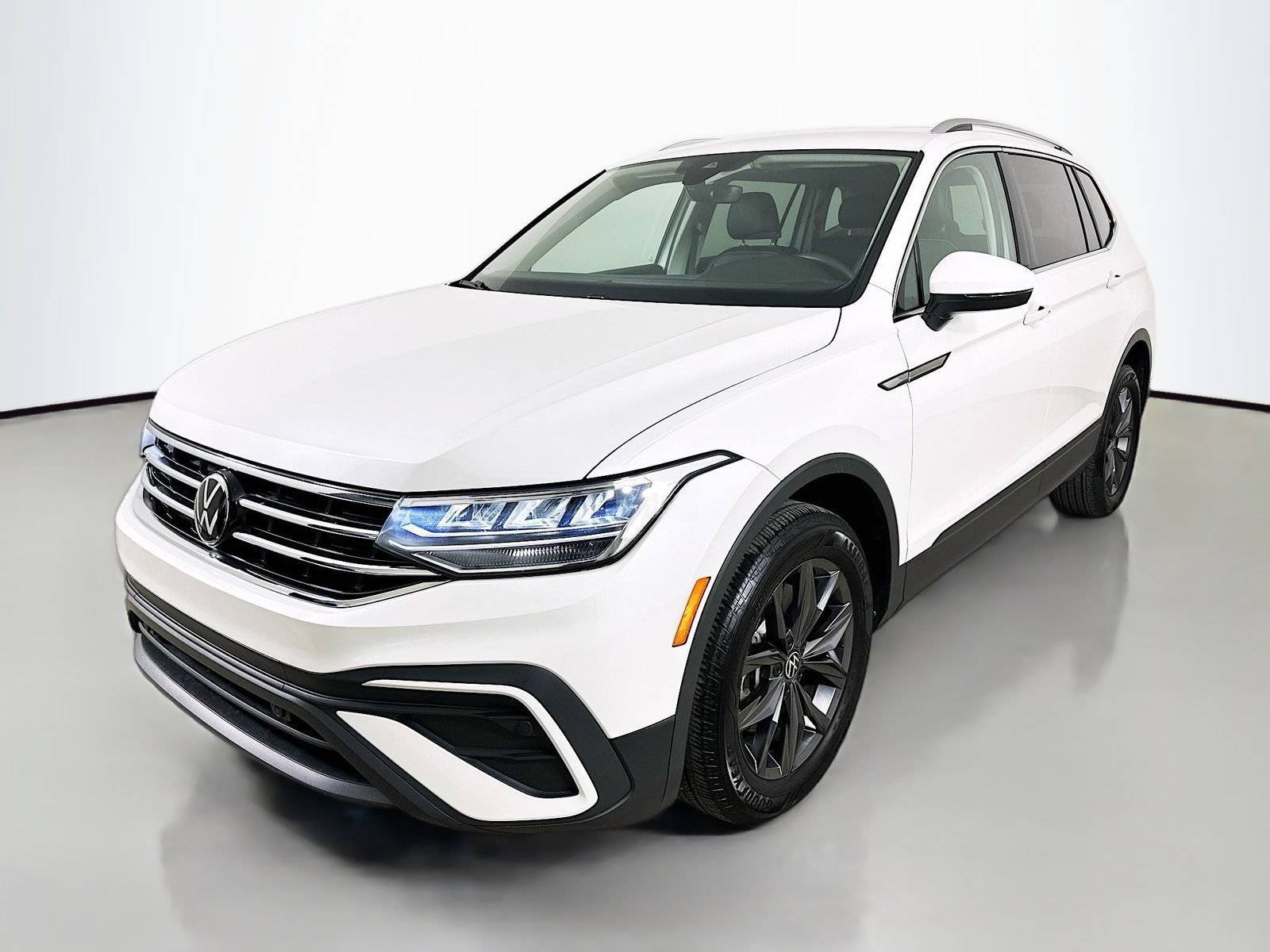 Used 2023 Volkswagen Tiguan SE