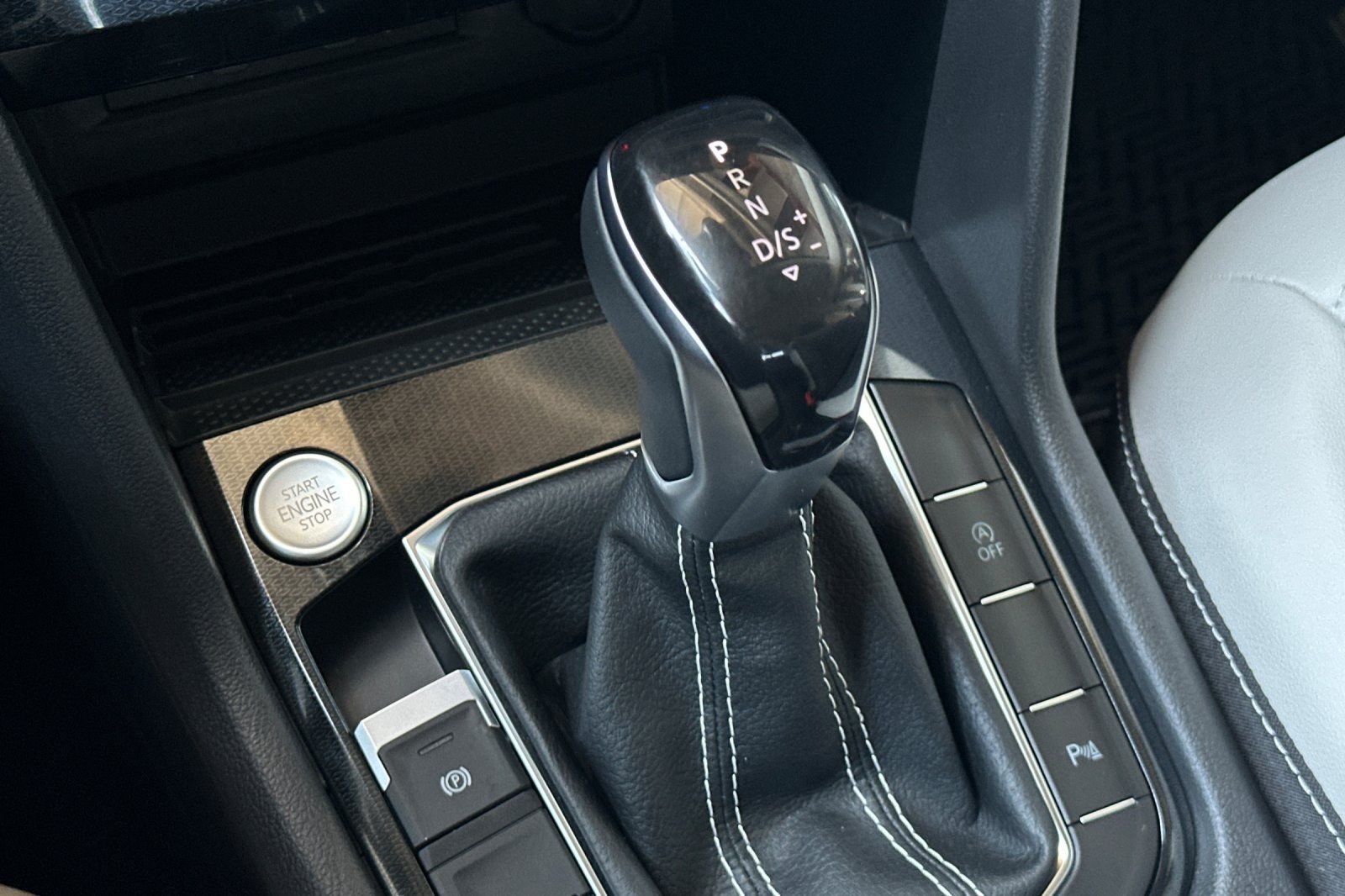 New 2027 Volkswagen Taos SE FWD image 19