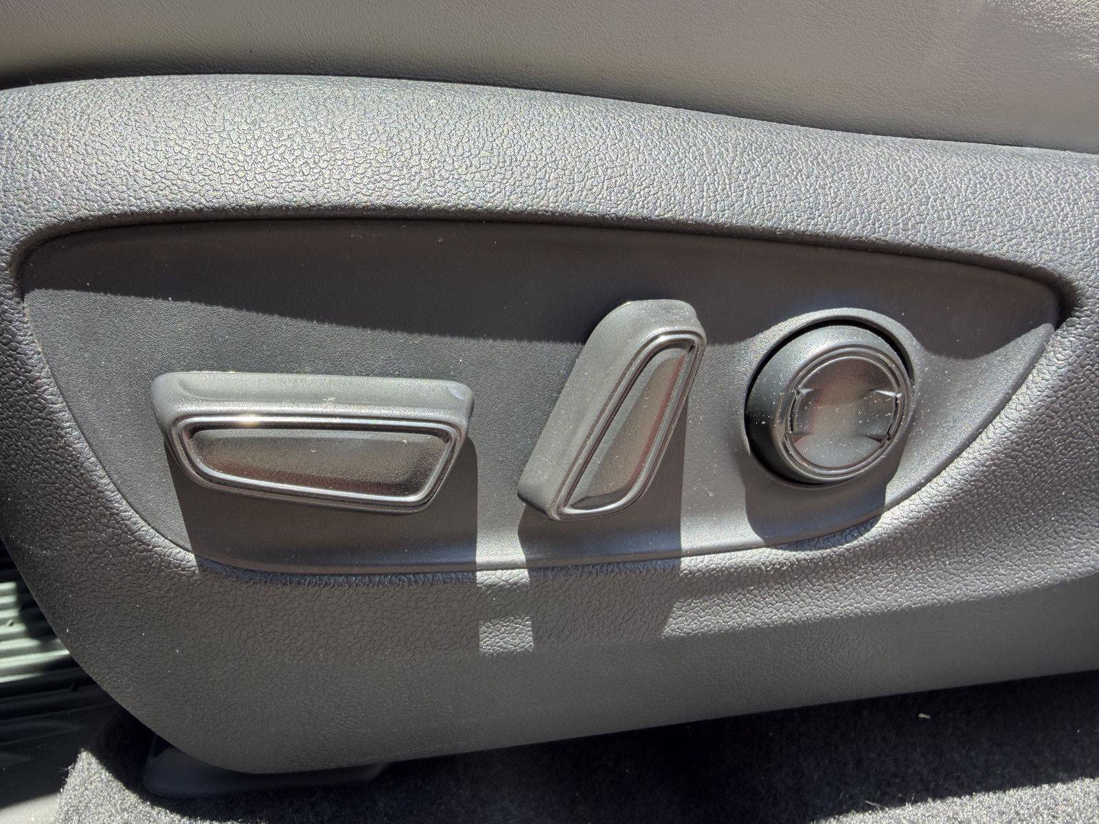 Used 2023 Toyota RAV4 XLE Premium AWD/4WD image 16