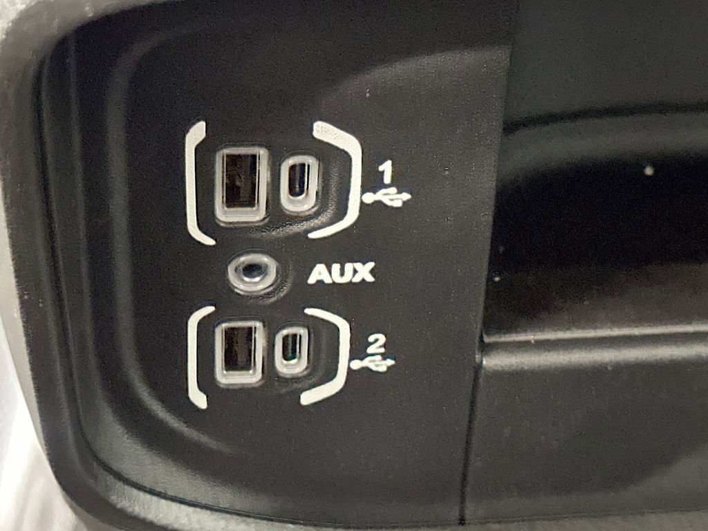 Used 2024 RAM 3500 Tradesman w/ Chrome Appearance Group image 32