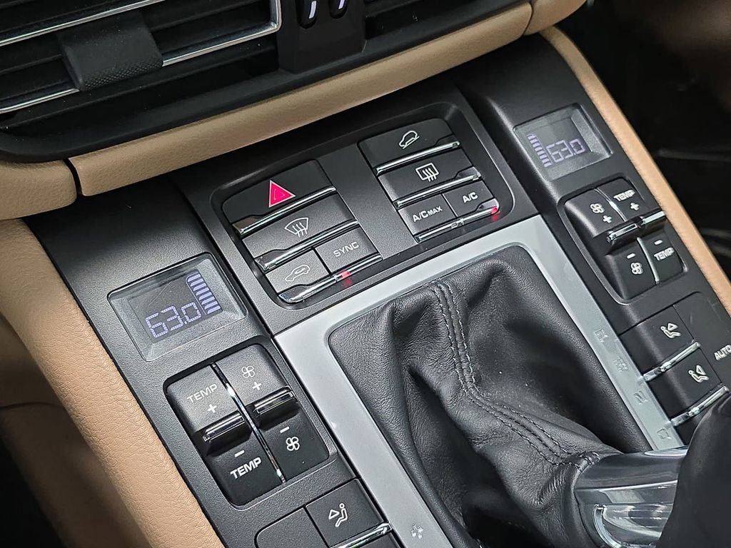 Used 2021 Porsche Macan AWD/4WD image 19