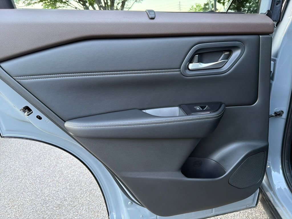 Used 2023 Nissan Rogue SL w/ SL Premium Package FWD image 30