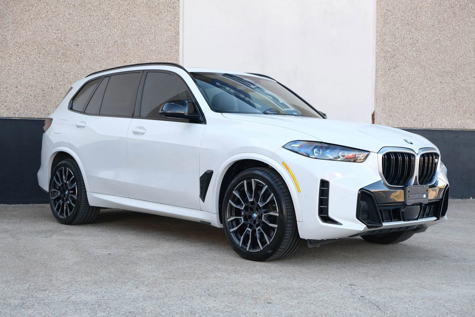 Used 2024 BMW X5 M60i w/ Executive Package image 4