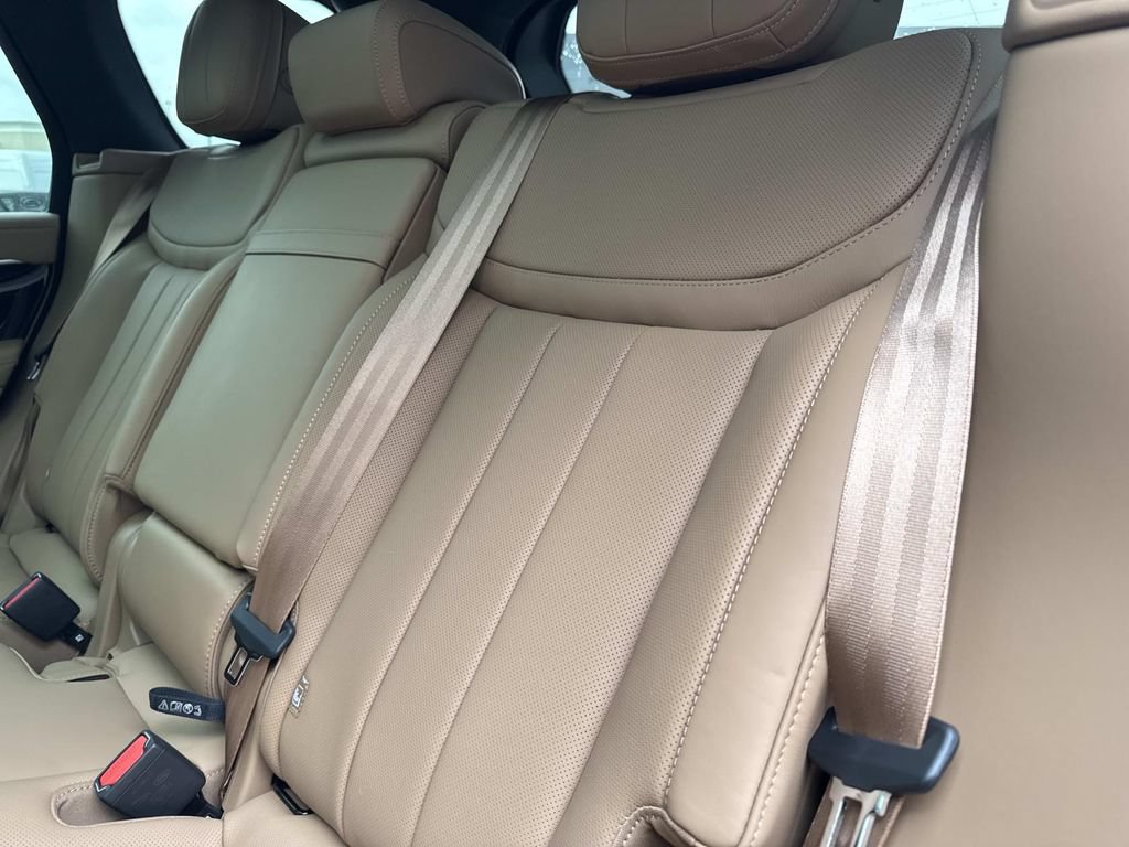 New 2026 Land Rover Range Rover SE AWD/4WD image 15
