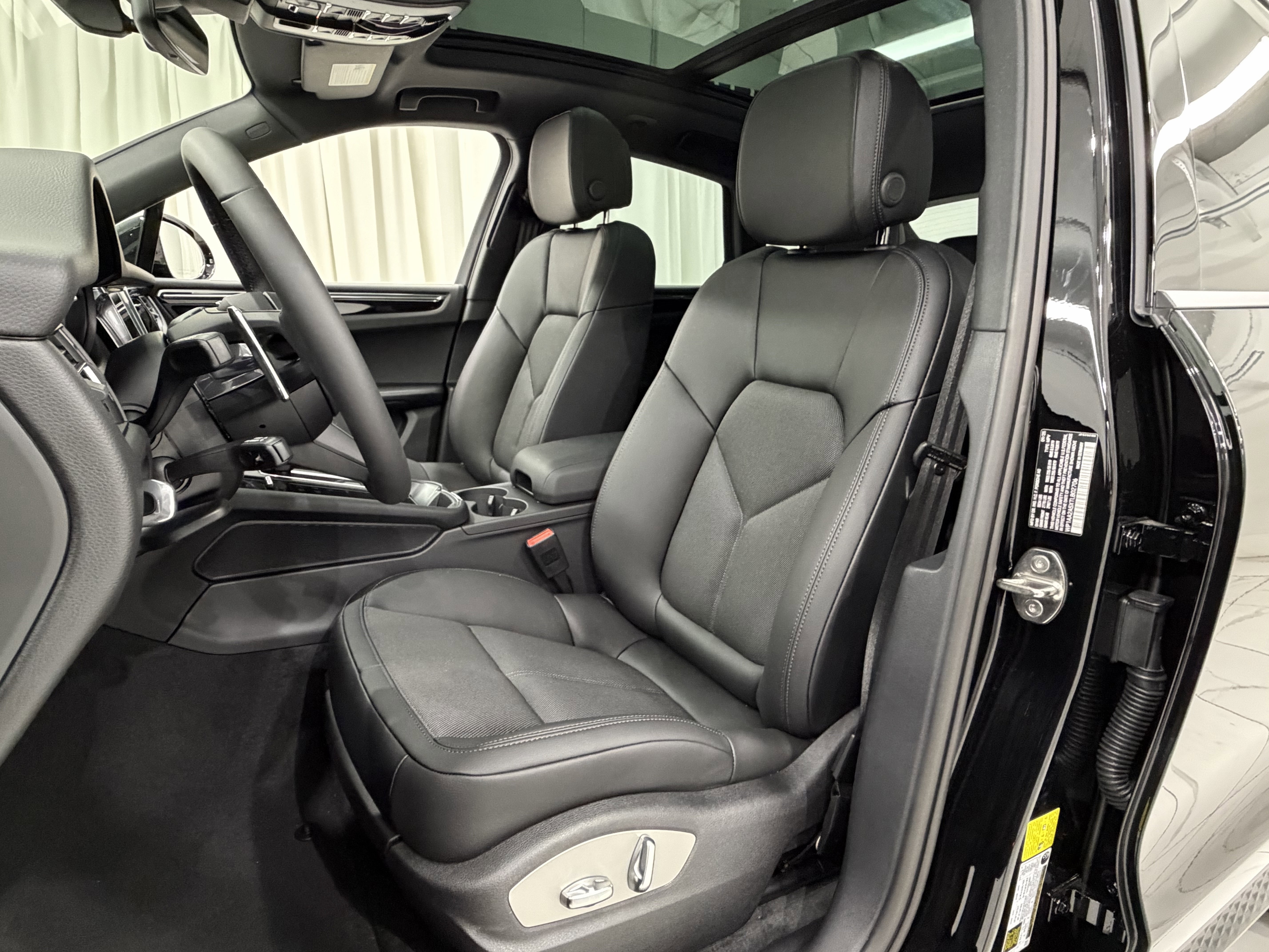 New 2026 Porsche Macan image 28